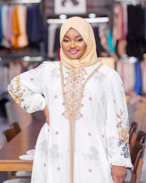 White Floral Embroidered Abaya — view 3