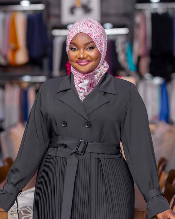 Black Pleated Trench Abaya — view 3